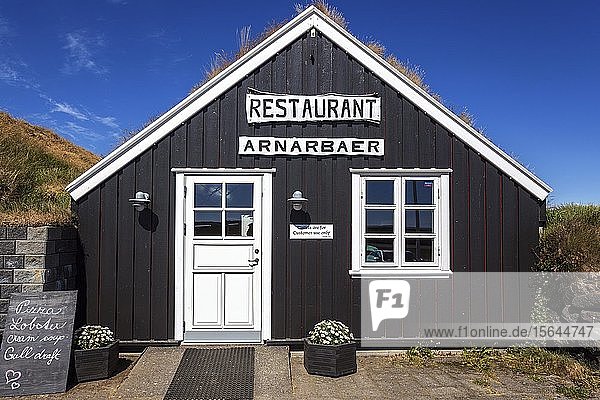Holzhaus  Arnarbaer Restaurant  Arnarstapi  Halbinsel Snæfellsness  Island  Europa