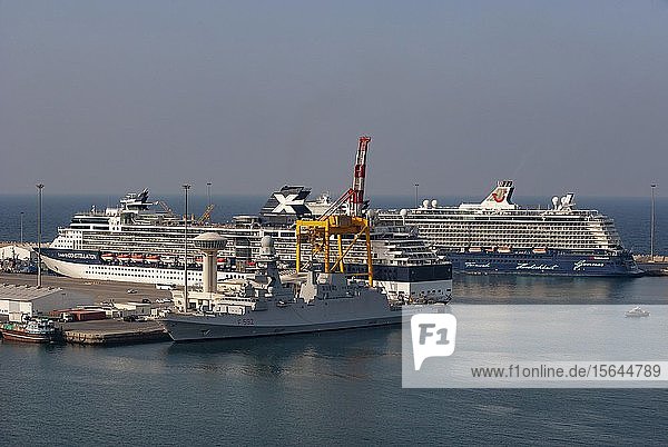 Hafen von Muscat  Kreuzfahrtschiffe  Mathra  Muscat  Oman  Asien