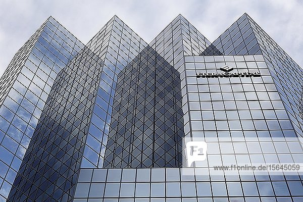 Moderne Glasfassade eines Bürogebäudes  Montreal  Provinz Quebec  Kanada  Nordamerika