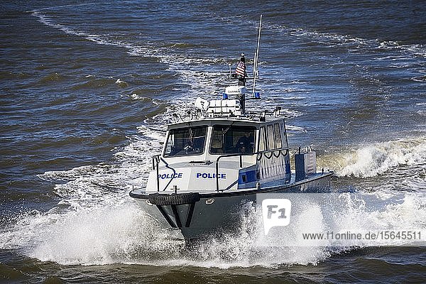 Polizeiboot auf dem Hudson River  Polizei  US Park Police  New York City  New York  USA  Nordamerika