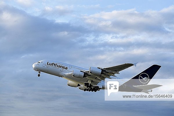 A380 Start  Lufthansa  Airbus  A380-800  Flughafen München  Oberbayern  Bayern  Deutschland  Europa