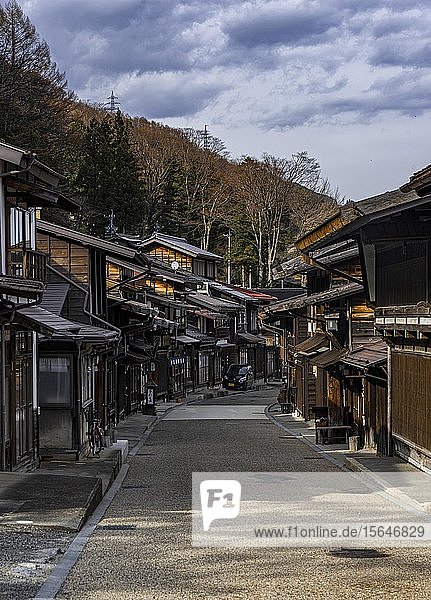 Altes traditionelles Dorf an der Straße Nakasend?  Zentrale Bergstraße  Narai-juku  Kiso-Tal  Nagano  Japan  Asien