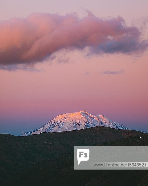 Sunset over Mount St Helens National Monument  Washington  USA