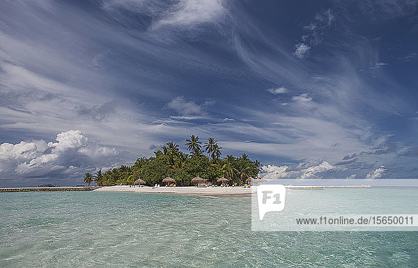 Tropische Insel im Ari-Atoll  Malediven  Südasien
