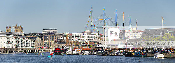 Schwimmender Hafen mit SS Great Britain  Bristol  England  Vereinigtes Königreich  Europa