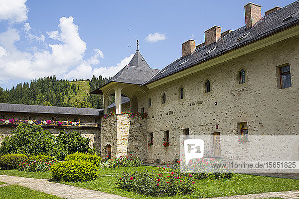 Turm und Außenmauer des Klosters Sucevita  1585  UNESCO-Weltkulturerbe  Sucevita  Kreis Suceava  Rumänien