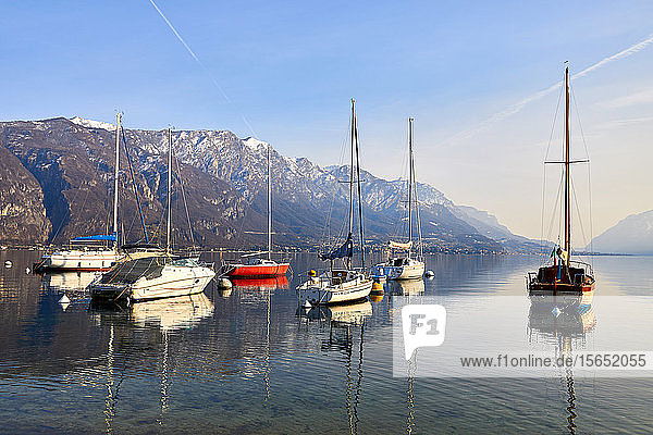 Sailing boats in the harbour at Borgo di Pescallo in Bellagio  Lake Como  Lombardy  Italian Lakes  Italy