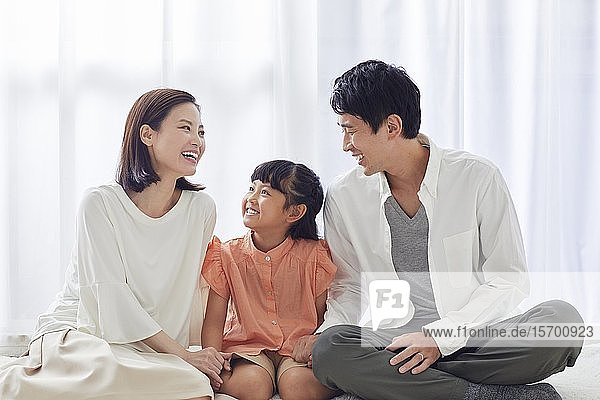 Glückliche japanische Familie