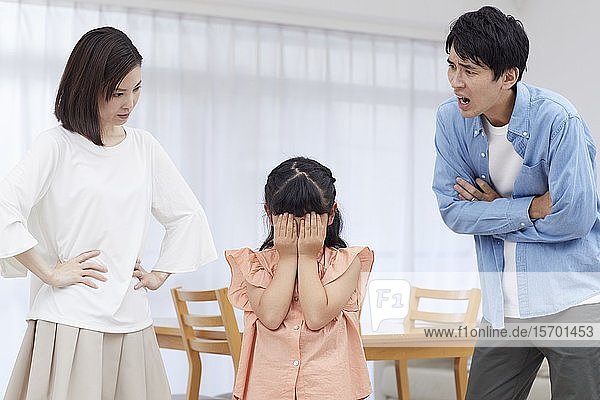 Unglückliche japanische Familie