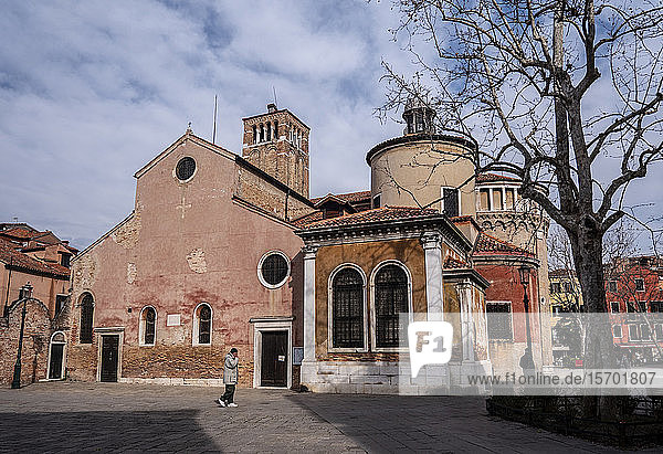 Italien  Venetien  Venedig  Kirche San Giacomo dall'Orio im Stadtteil San Polo in Venedig
