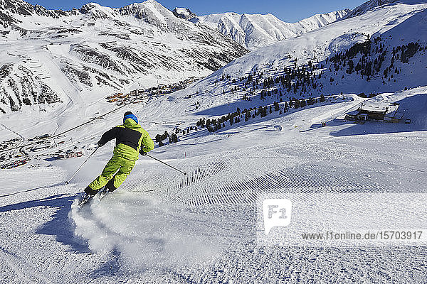 Skier skiing  Kühtai  Austria