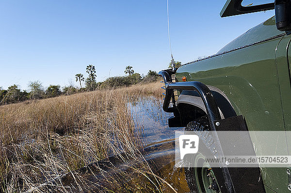 Geländewagen  Abu Camp  Okavango-Delta  Botswana