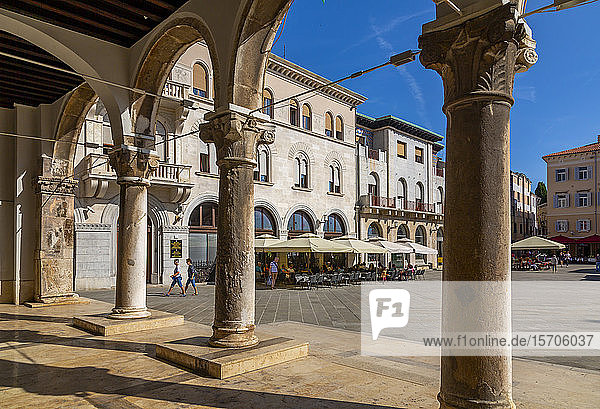 View of cafes from arches of the Town Hall in Forum Square  Pula  Istria County  Croatia  Adriatic  Europe