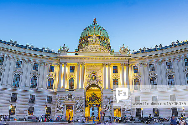 Hofburg in der Abenddämmerung  Wien  Österreich  Europa