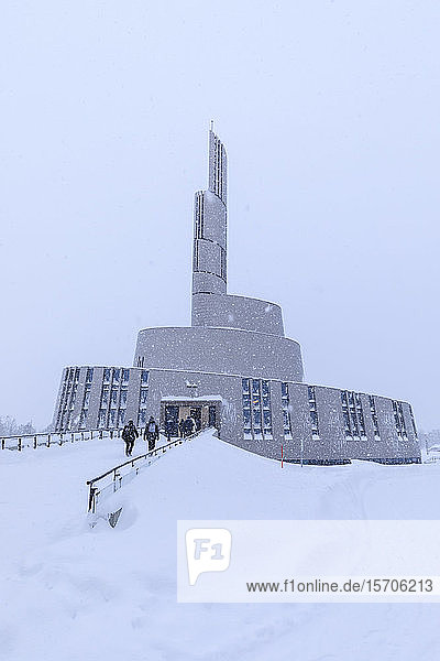 Nordlichtkathedrale  markante Architektur  Schnee im Winter  Alta  Altafjord  Finnmark  Polarkreis  Nordnorwegen  Skandinavien  Europa