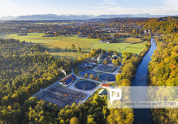 Deutschland  Bayern  Oberbayern  Luftbild der Kläranlage an der Loisach