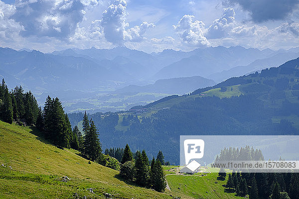 Deutschland  Bayern  Abgeschiedene Hütte in den Allgäuer Alpen