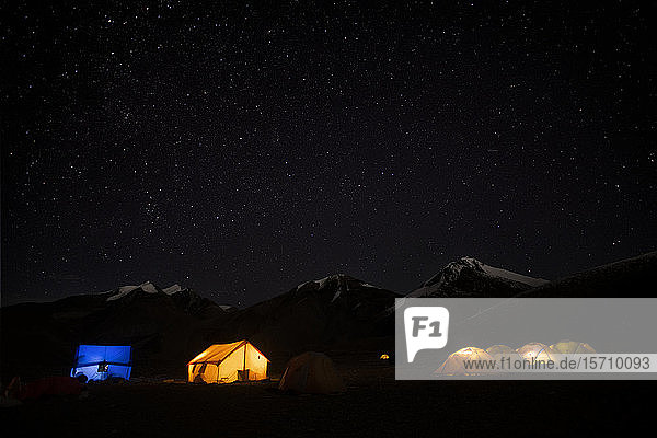 Hidden Valley Camp bei Nacht  Dhaulagiri Circuit Trek  Himalaya  Nepal