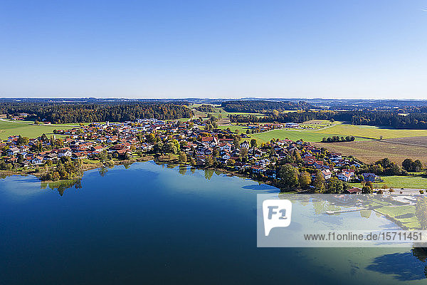 Deutschland  Bayern  Seeon-Seebruck  Luftaufnahme von Klostersee und Seedorf