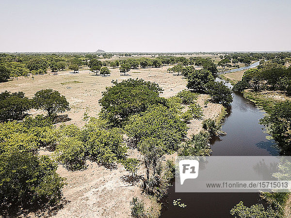Burkina Faso  Luftaufnahme der Landschaft mit dem Fluss Komoe