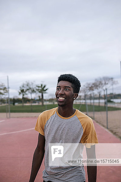Porträt eines Teenagers  Basketballspielers