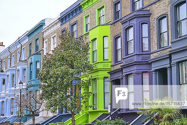 UK  England  London  Reihe bunter Häuser in Notting Hill