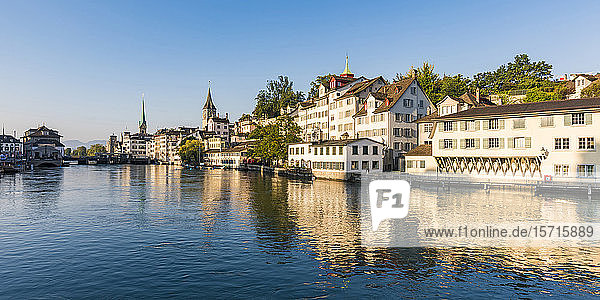 Schweiz  Kanton Zürich  Zürich  Limmat und Ufergebäude des Bezirks Schipfe