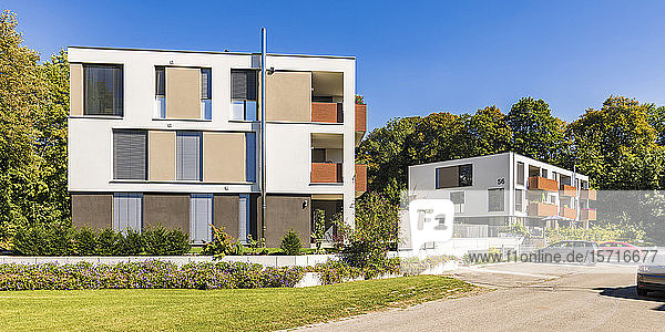 Deutschland  Bayern  Neu-Ulm  Neue moderne Mehrfamilienhäuser