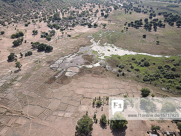 Burkina Faso  Niansongoni  Luftaufnahme von definierten Feldern aus verschiedenen Familien und Dörfern