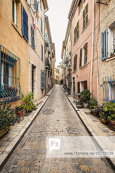 frankreich  Côte d'Azur  Ceyreste  enge Gasse in der Altstadt