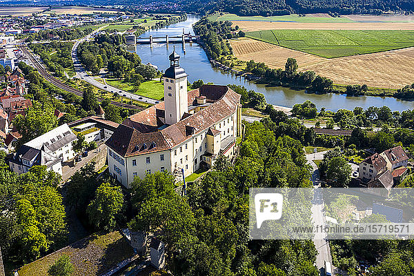 Deutschland  Baden-Württemberg  Odenwald  Gundelsheim  Luftaufnahme von Schloss Horneck und Neckar