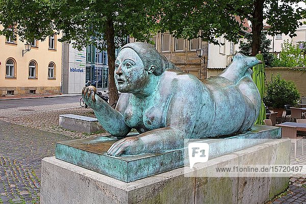 Skulptur  Liegende Frau mit Obst von Fernando Botero 1996  Bamberg  Oberfranken  Bayern  Deutschland  Europa
