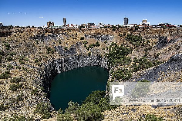 Von Menschenhand geschaffenes Loch  The Big Hole  ehemalige Mine in Kimberley  stillgelegte Diamantenmine  Kimberley  Südafrika  Afrika