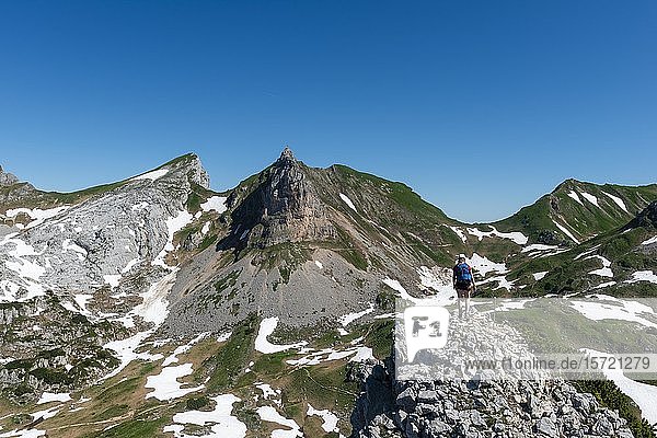 Young woman hiking  hiking trail  5-summit via ferrata  hike at the Rofan Mountains  Haidachstellwand  Roßkopf and Seekarlspitze  Tyrol  Austria  Europe