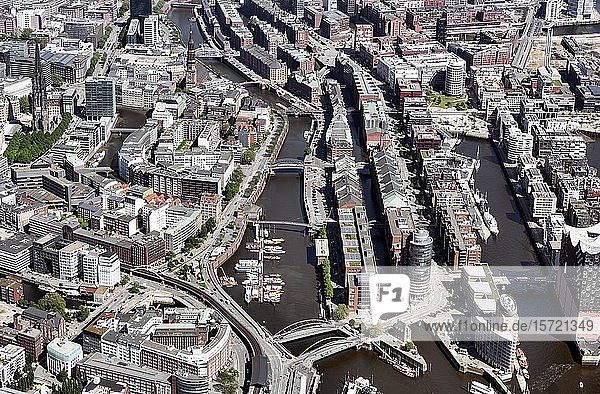 Speicherstadt und Hafencity Hanseatic Trade Center Kehrwiederspitze Hamburg Deutschland Europa