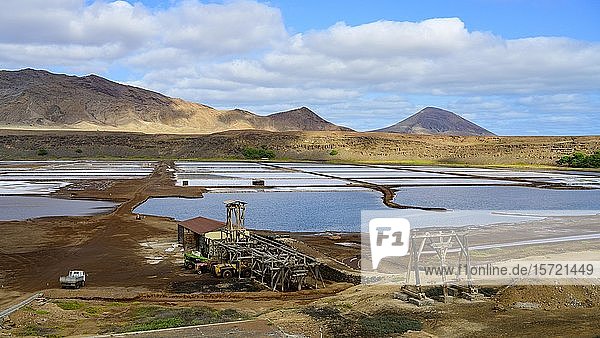 Salzgewinnung Saline im Krater von Pedra de Lume Sal Kapverden