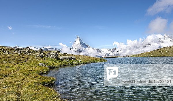 Stellisee und schneebedecktes Matterhorn  5-Seen-Wanderweg  zermatt  Wallis  Schweiz  Europa