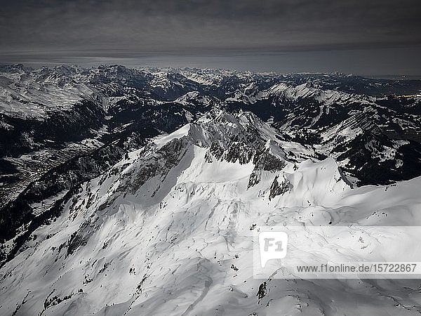 Winterlandschaft im Vollmondlicht auf dem Säntis  Alpstein  Appenzell  Schweiz  Europa