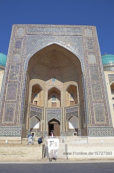 Eingangsportal der Mir-Arab-Madrasa  Altstadt  Bukhara  Provinz Bukhara  Usbekistan  Asien