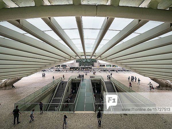 Bahnhof Gare do Oriente  Architekt Santiago Calatrava  Lissabon  Portugal  Europa
