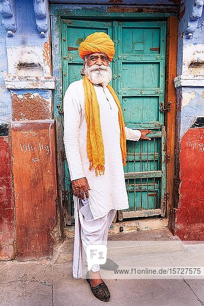 Älterer Mann mit Turban  Jodhpur  Rajasthan  Indien  Asien