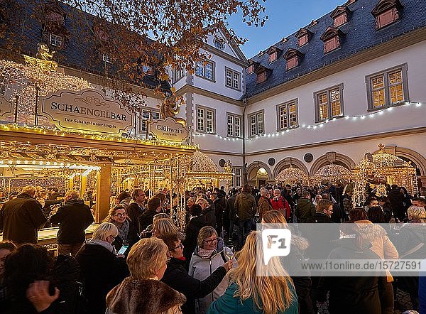 Weihnachtsmarkt vor dem Koblenzer Rathaus Koblenz Rheinland-Pfalz Deutschland Europa