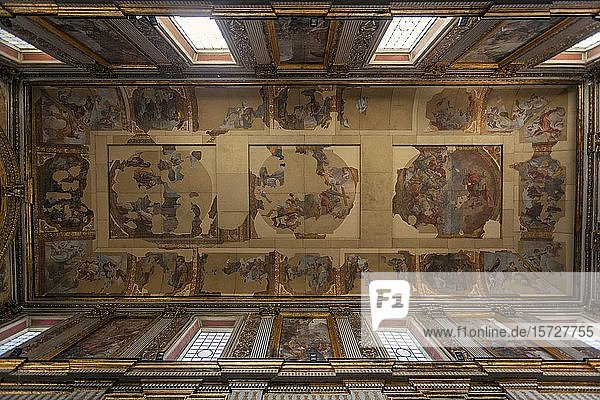 Decke mit Teilen von Fresken  Kirche San Paolo Maggiore  Neapel  Kampanien  Italien  Europa