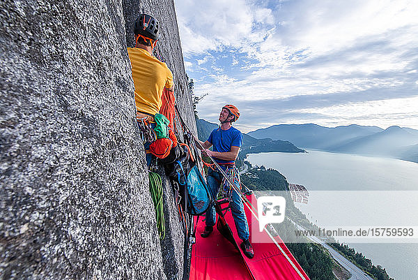 Großwandklettern mit portaledge Squamish Britisch-Kolumbien Kanada