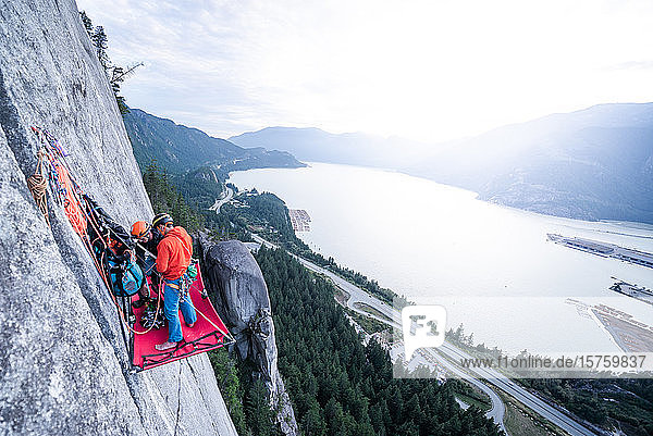 Großwandklettern mit portaledge Squamish Britisch-Kolumbien Kanada