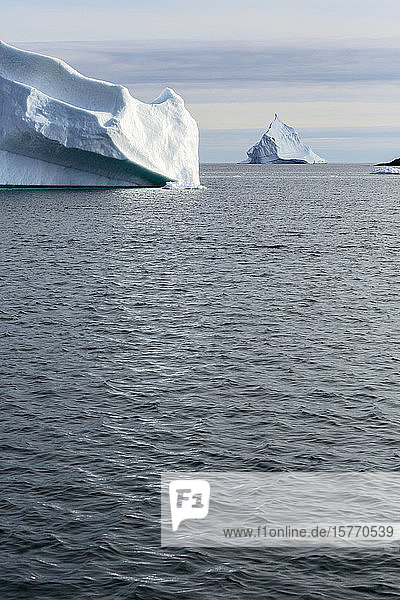 Eisberge über dem Atlantischen Ozean Grönland