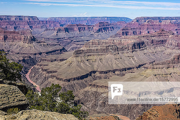 Blick auf den Grand Canyon vom Mohave Point  mit einem Blick auf den Colorado River; Arizona  Vereinigte Staaten von Amerika