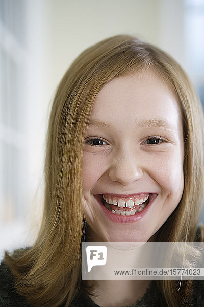 Porträt eines lächelnden Mädchens.