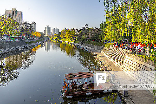 View of moat and City wall of Xi'an  Shaanxi Province  People's Republic of China  Asia