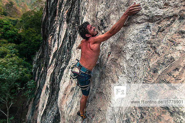 Sportklettern auf Kalkstein Thakhek Laos